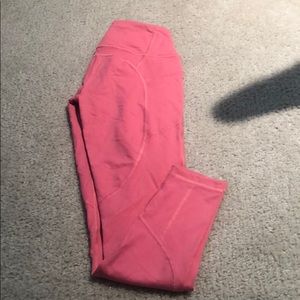 Yoga pants with pockets